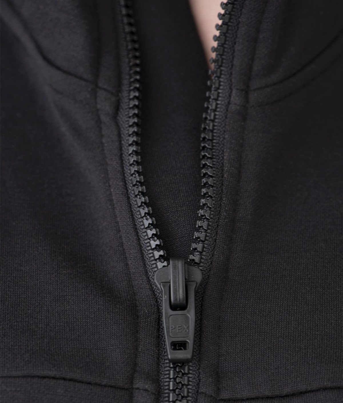 Hoodie Zipped Unisex Black 4 Skjermende jakke med hette, Unisex (Svart) - Bilde 4