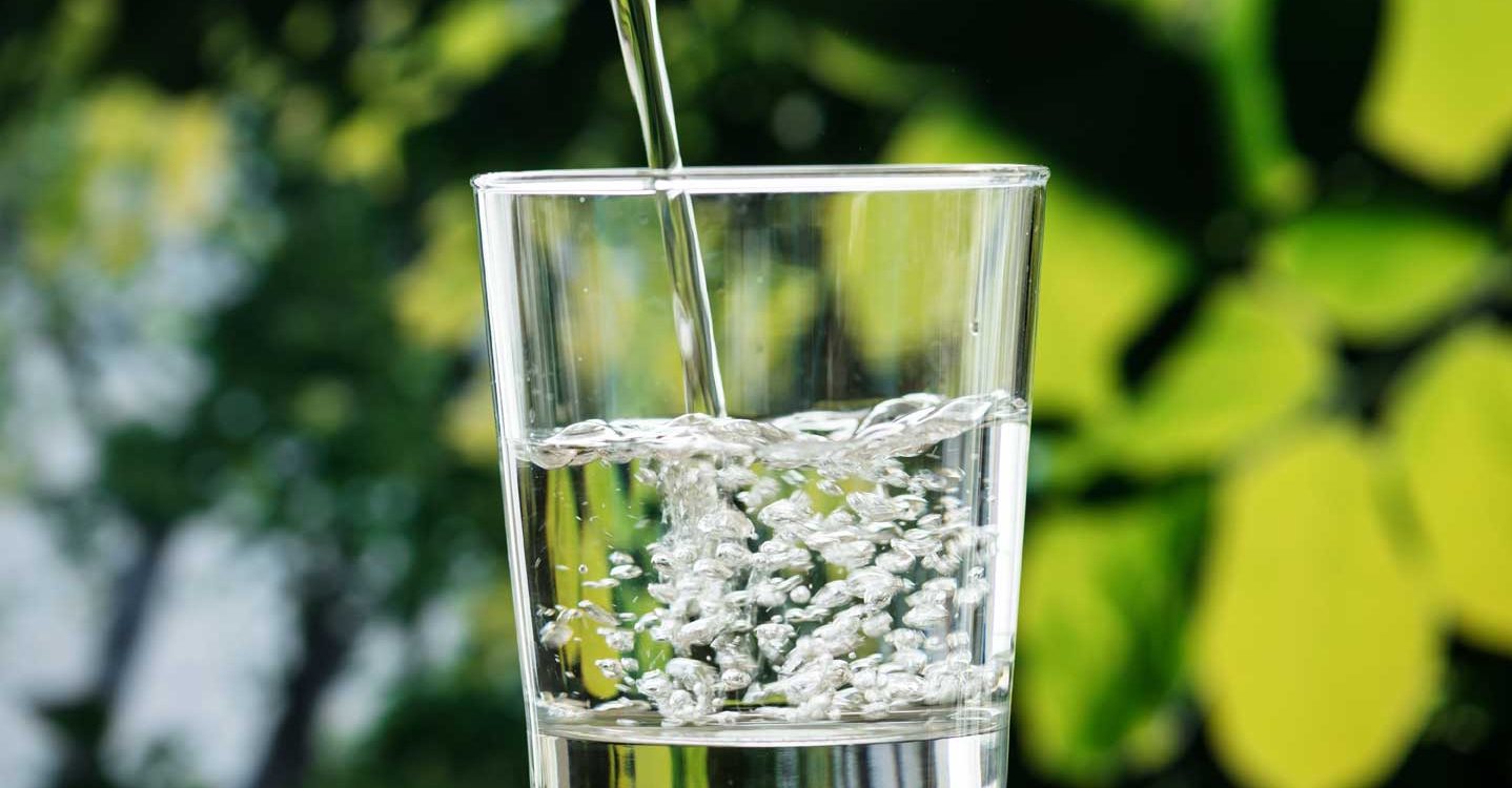 Destillert vann gir kroppen renhet, trygghet og redusert belastning Hydrogenvann gir muligheten for tilleggseffekter knyttet til H₂