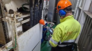 Måling av magnetfelt EMF i industrien / offshore